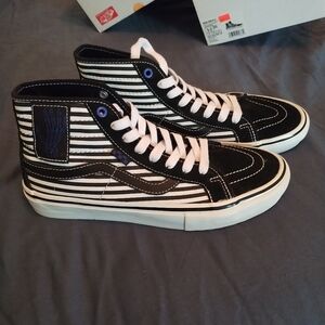*NWT* Vans Striped High-Top Sneakers 9